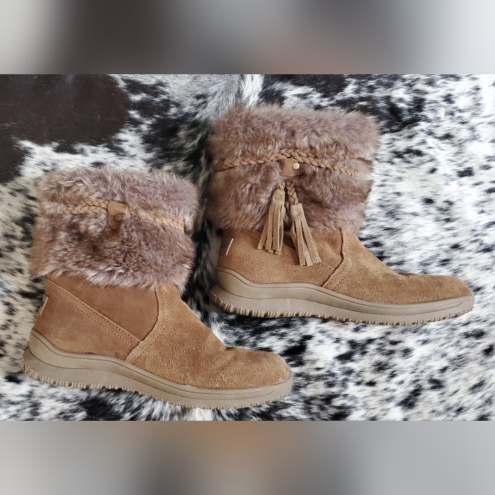 Minnetonka Tan Suede Faux-Fur Moccasin Boots with Tassels